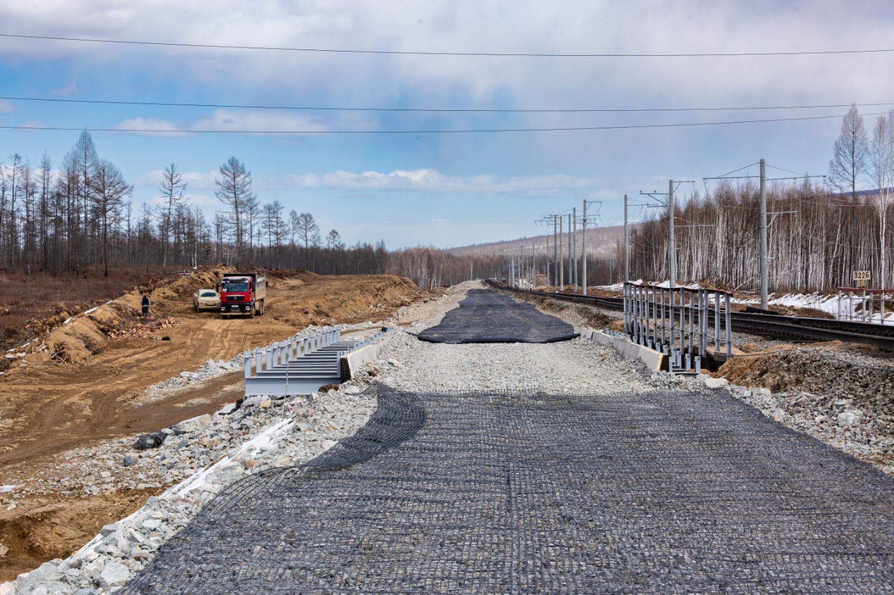 Чтобы укрепить канавы и обеспечить их гидроизоляцию, укладывают геомембраны